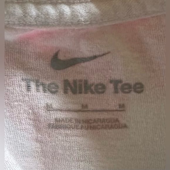 The Nike Tee Women’s Size Medium White/Navy/Peach - Picture 3 of 3